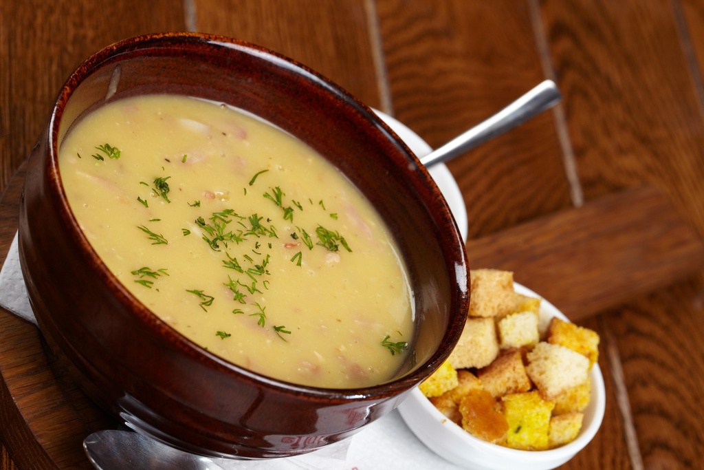 Hühnersuppe mit Croutons